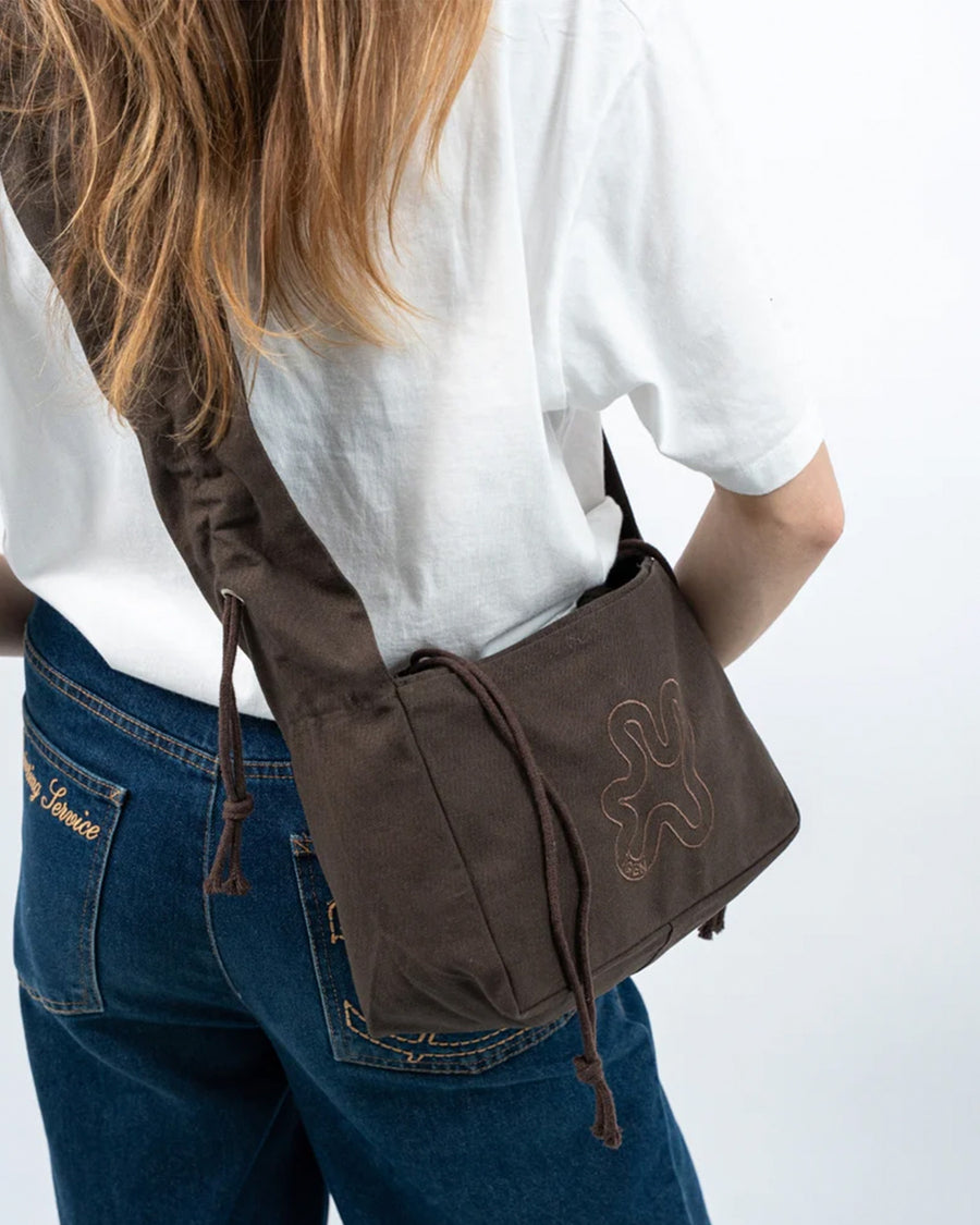BROWN // RUFFLE MINI SHOPPER