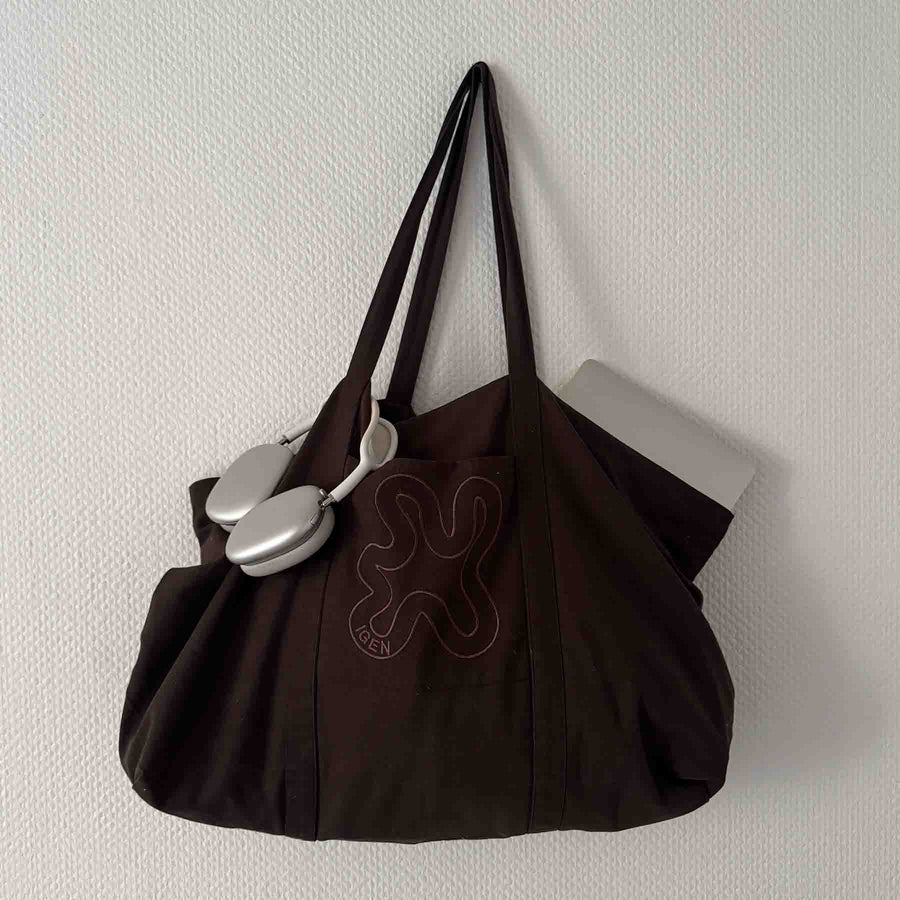 BROWN // SIGNATURE SHOPPER