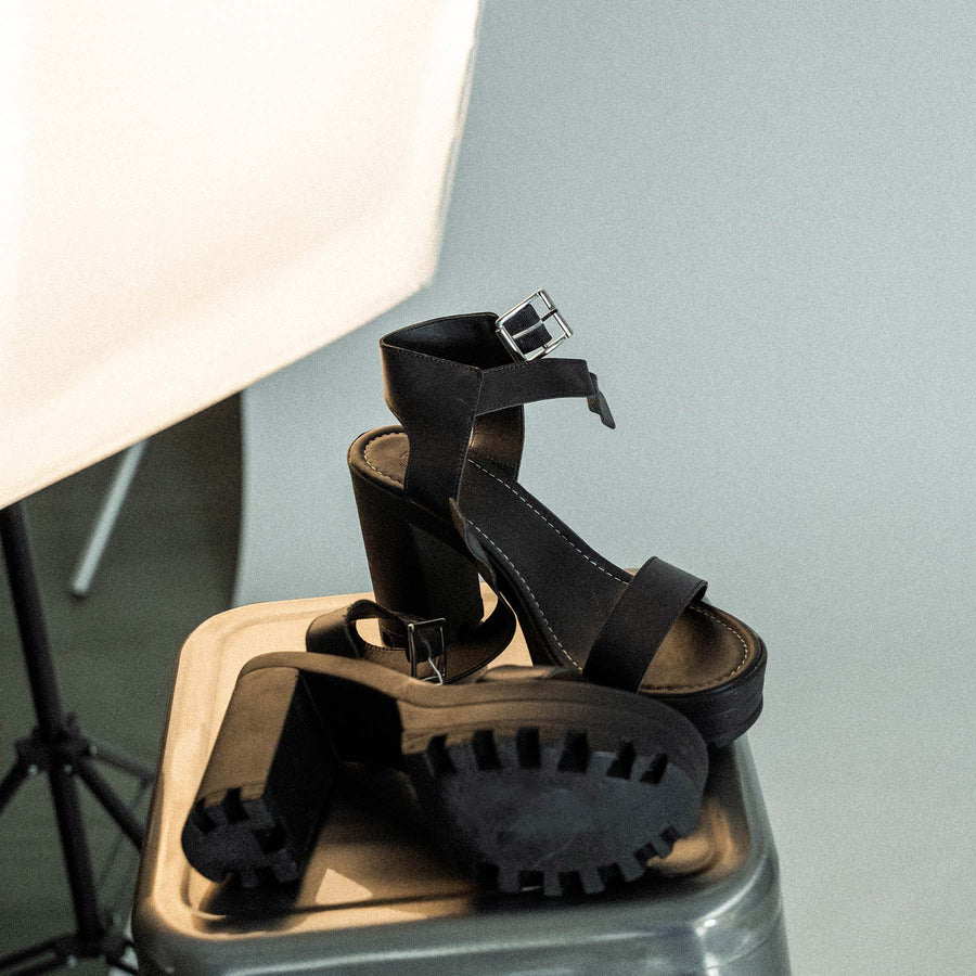 Psede leather sandal