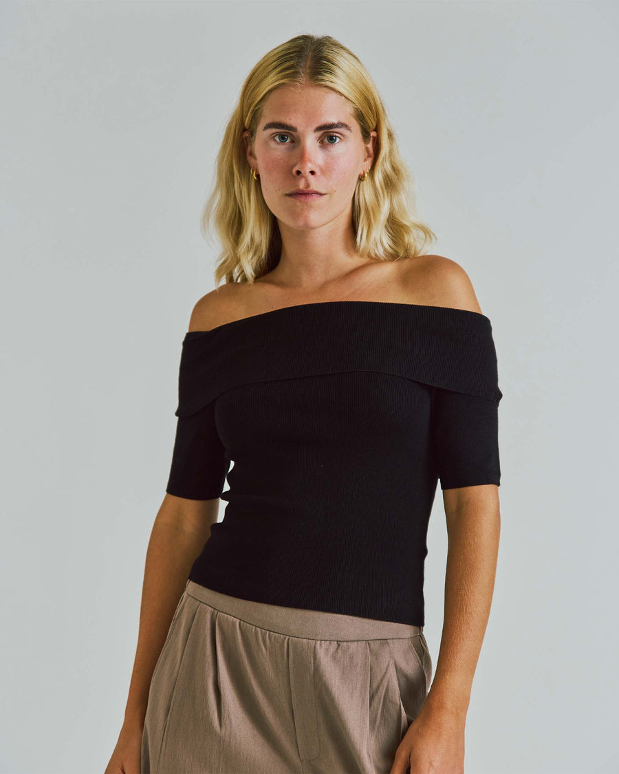 Melanie offshoulder