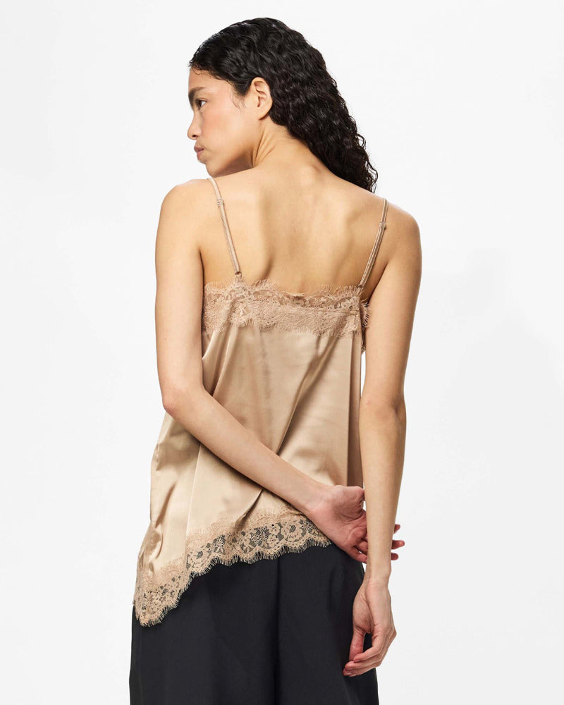 PCNOMI STRAP SATIN LACE TOP