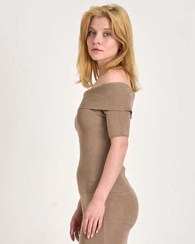 Melanie offshoulderThumbnail 