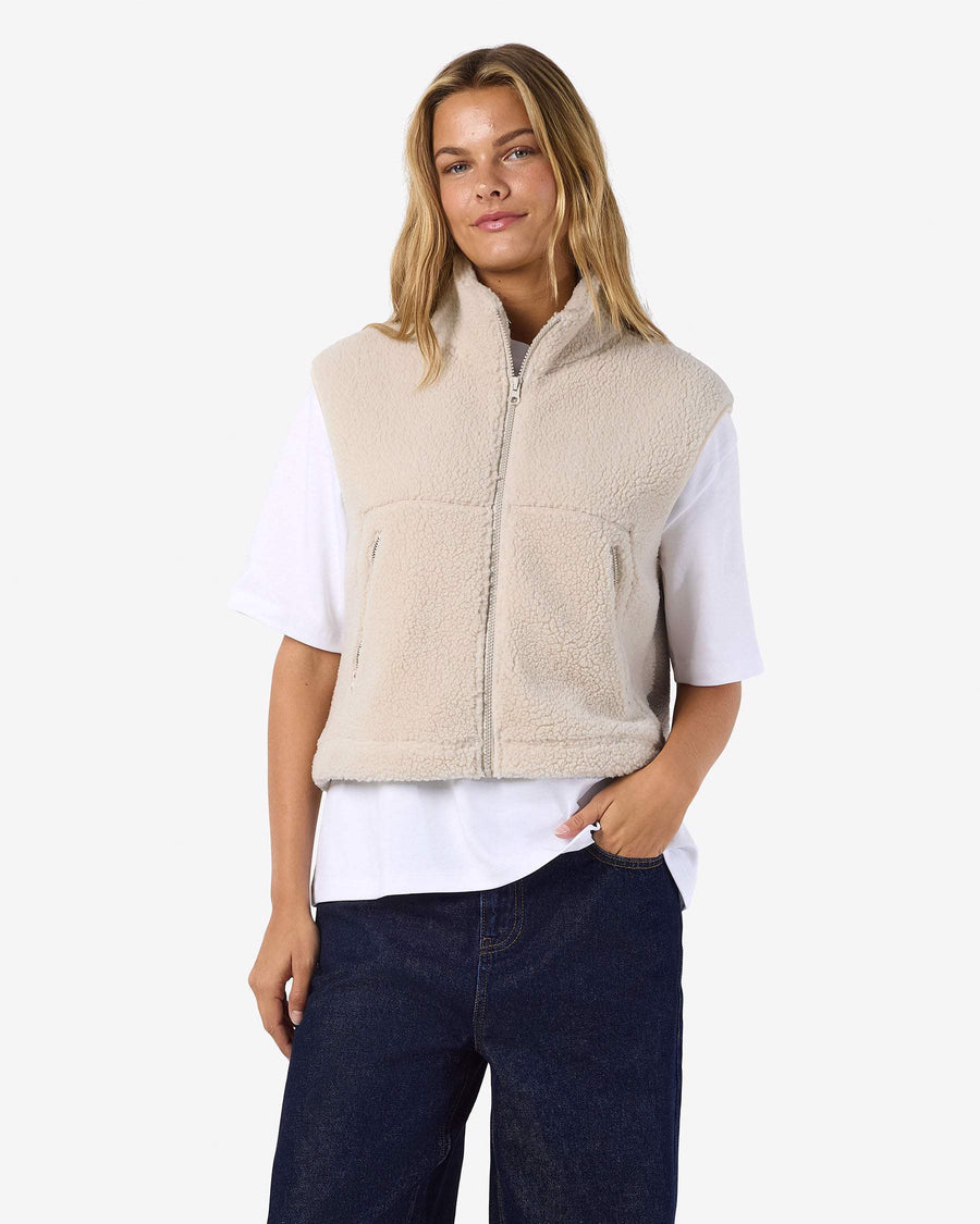 NMMASEY SHORT TEDDY VEST