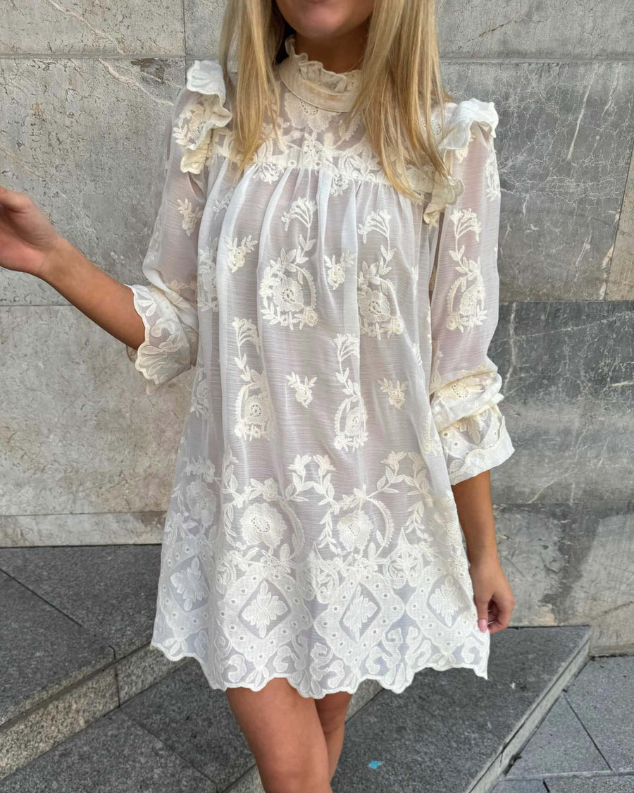 Ellinoric lace dress