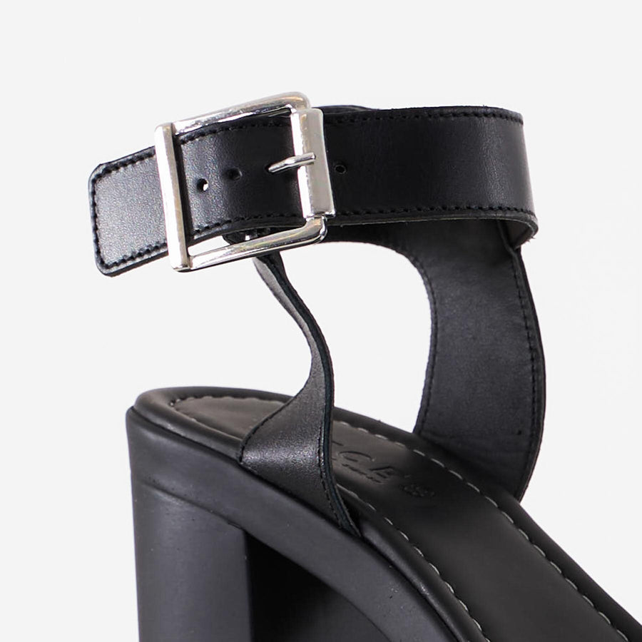 Psede leather sandal