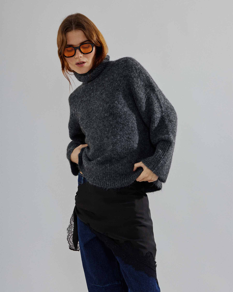 Nona fluffy highneck knit